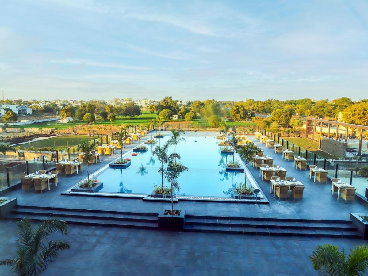 Essentia Luxury Hotel Indore Exterior foto